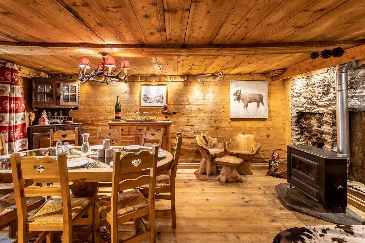 Chalet Pele - Alpes Travel - Central Chamonix - Sleeps 11
