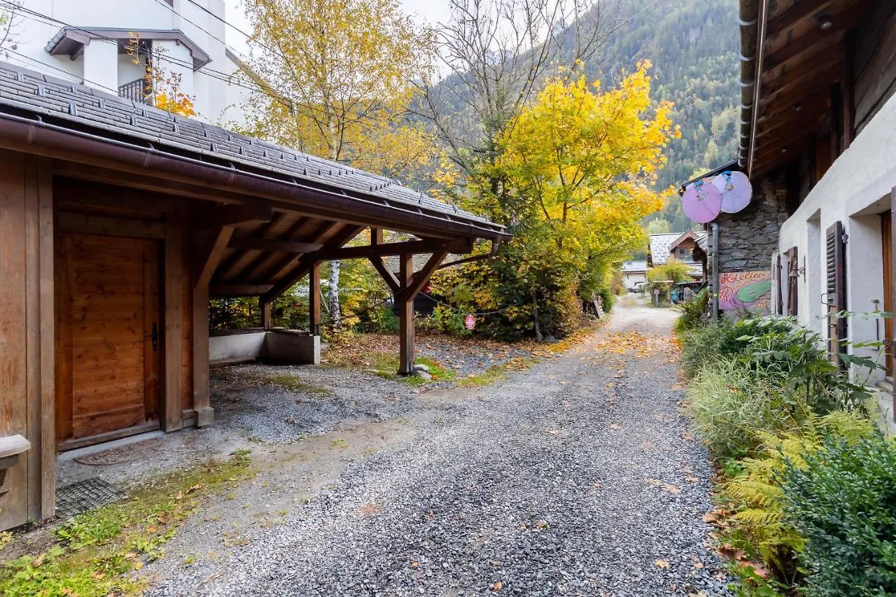 Chalet Pele - Alpes Travel - Central Chamonix - Sleeps 11 France