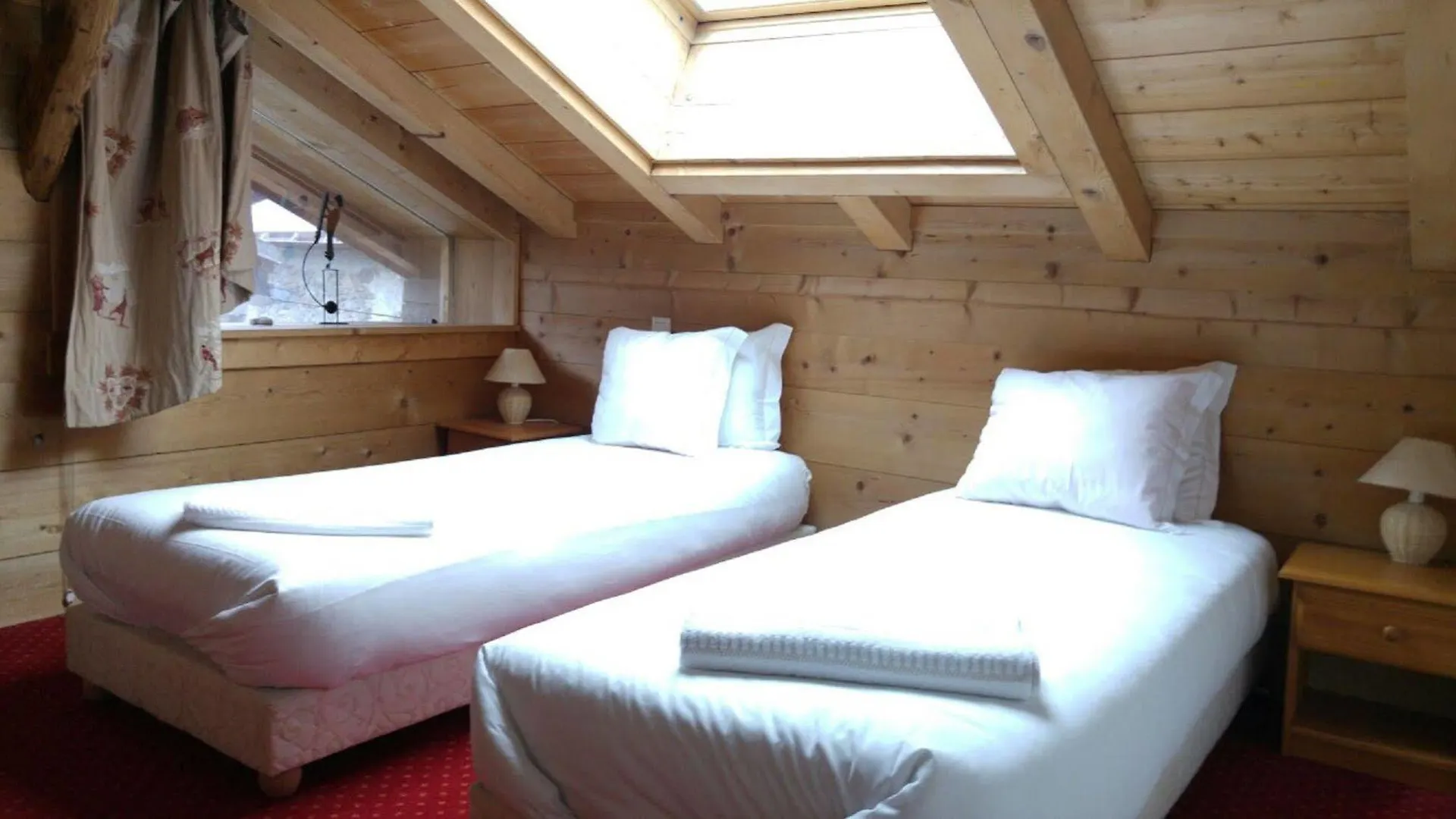 Chalet Pele - Alpes Travel - Central Chamonix - Sleeps 11 0*,