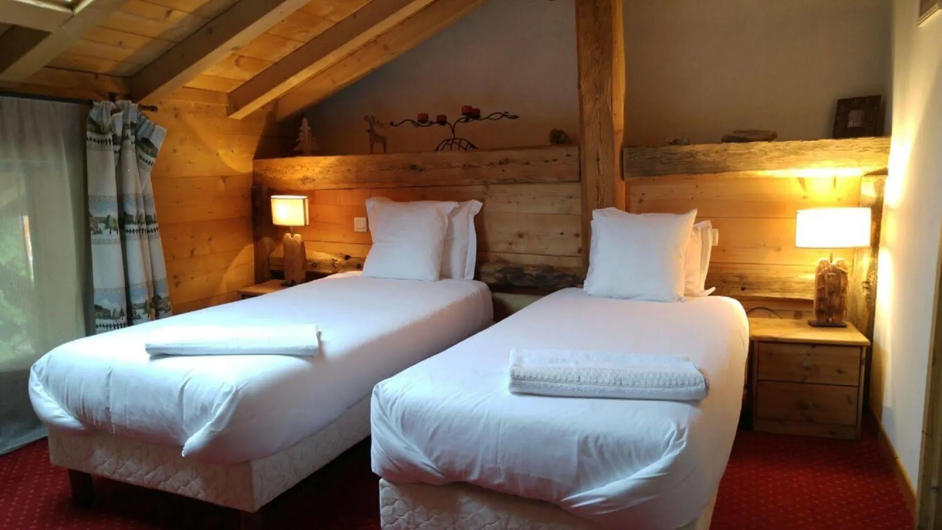 Chalet Pele - Alpes Travel - Central Chamonix - Sleeps 11
