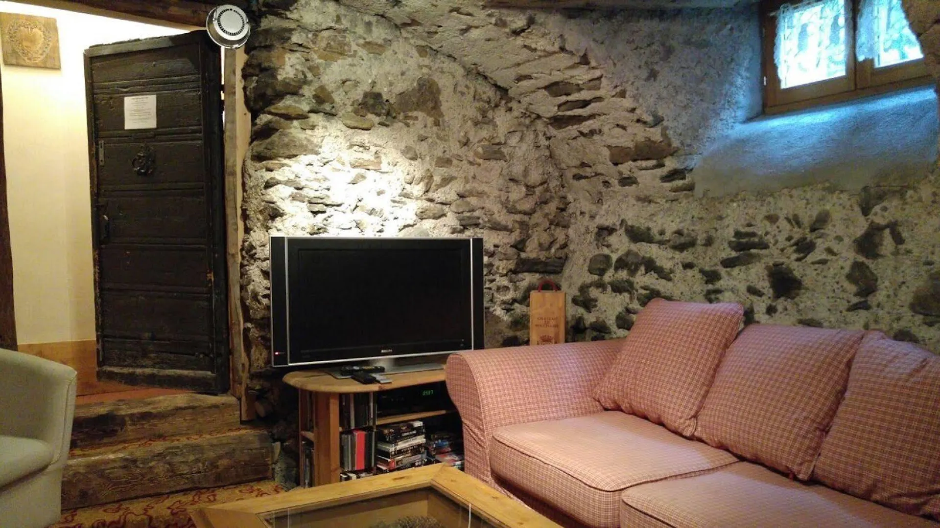 Chalet Pele - Alpes Travel - Central Chamonix - Sleeps 11