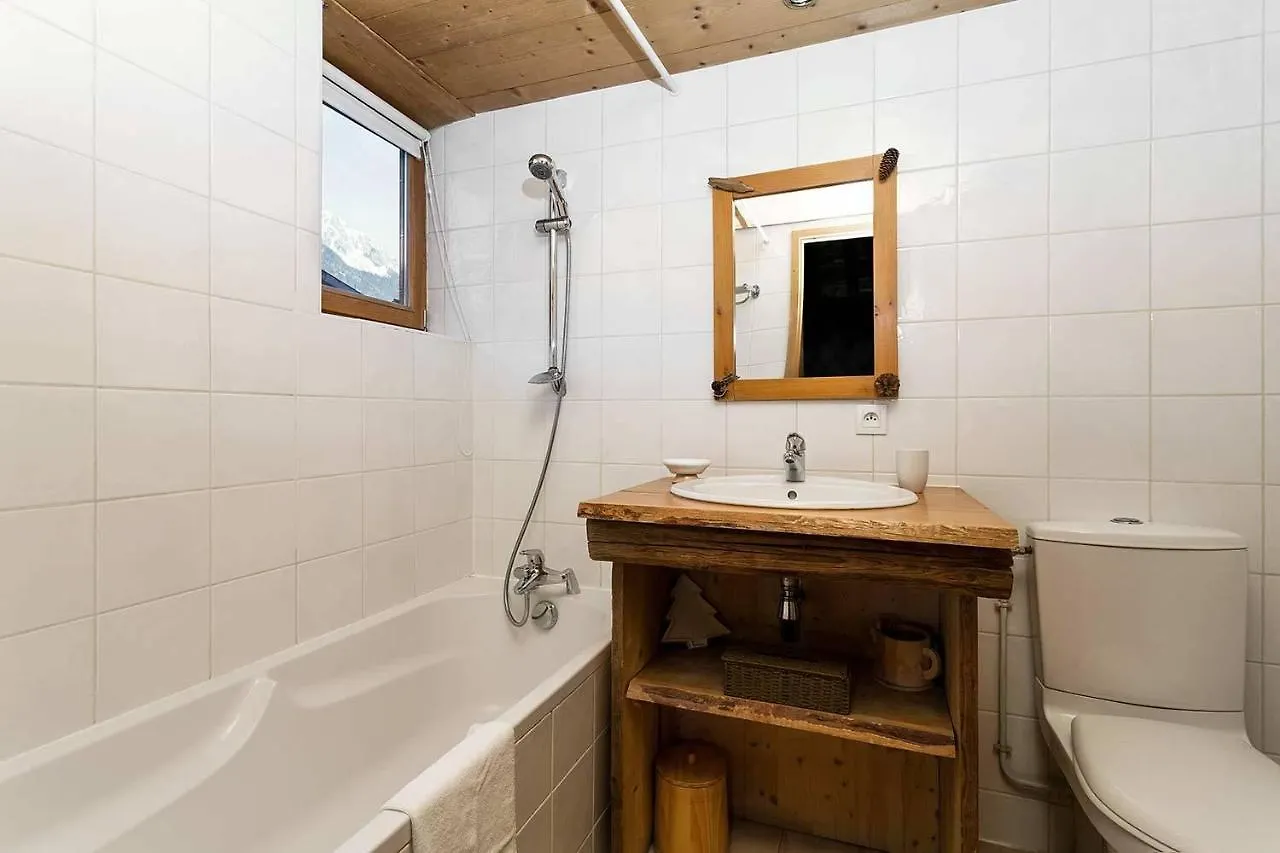 Chalet Pele - Alpes Travel - Central Chamonix - Sleeps 11