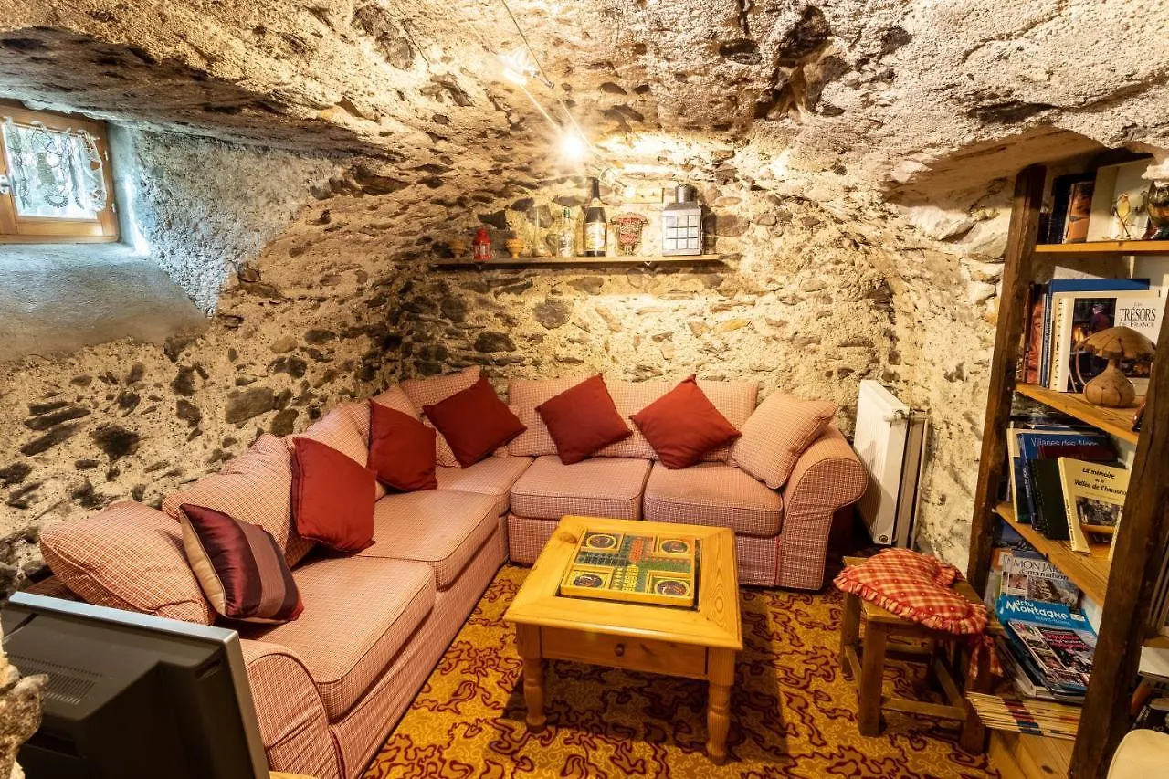 Chalet Pele - Alpes Travel - Central Chamonix - Sleeps 11