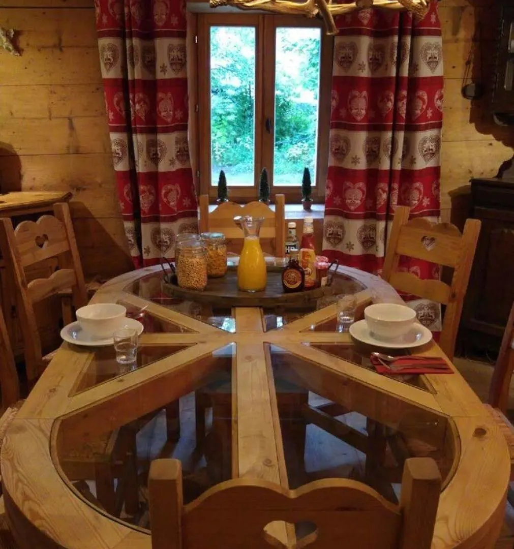 Chalet Pele - Alpes Travel - Central Chamonix - Sleeps 11 0*,  France