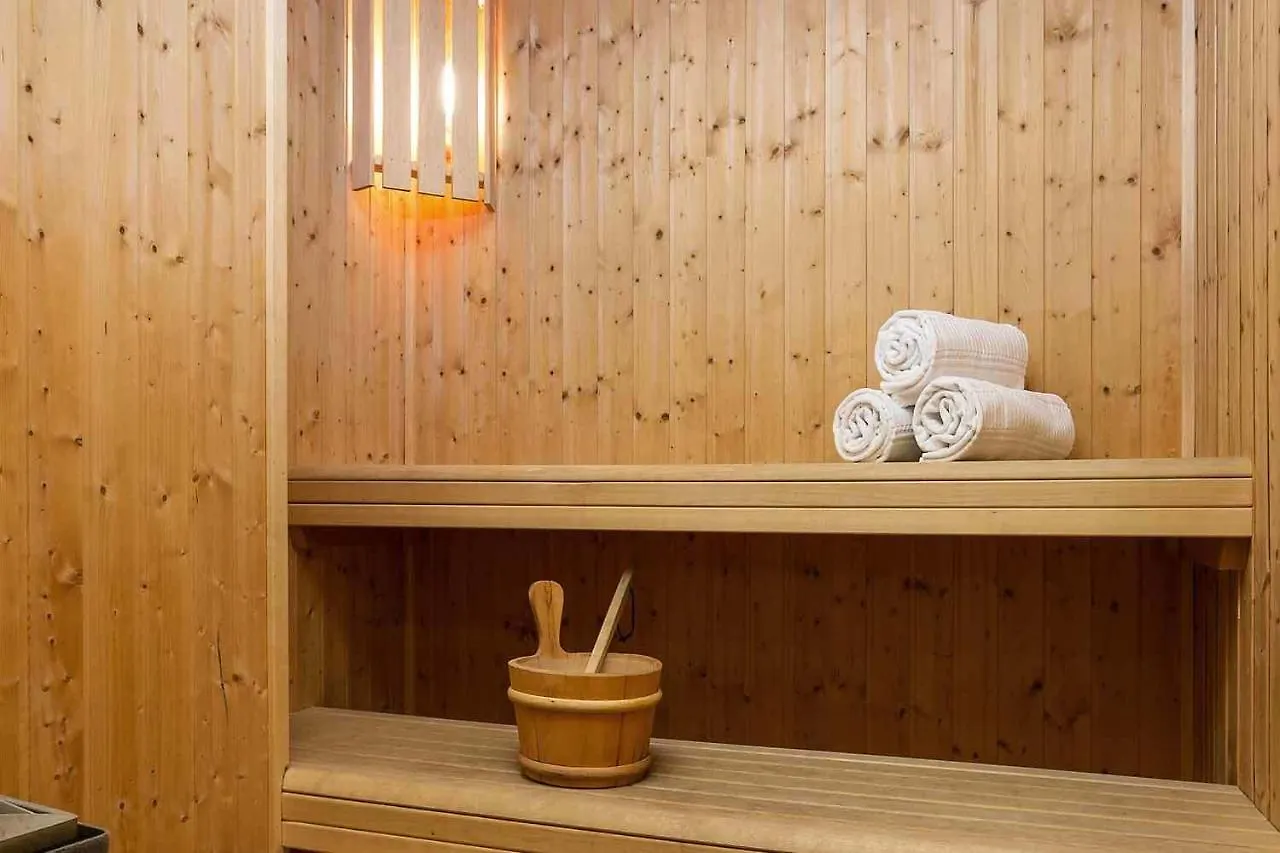 Chalet Pele - Alpes Travel - Central Chamonix - Sleeps 11 France